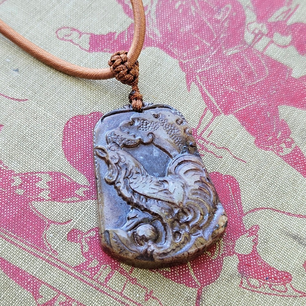 Hand Carved Agate Stone Rooster Pendant Necklace Adjustable Chinese Zodiac